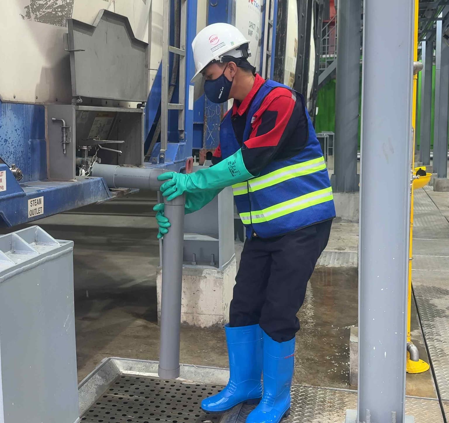 Inspect and handle residual cargo inside ISO Tanks.